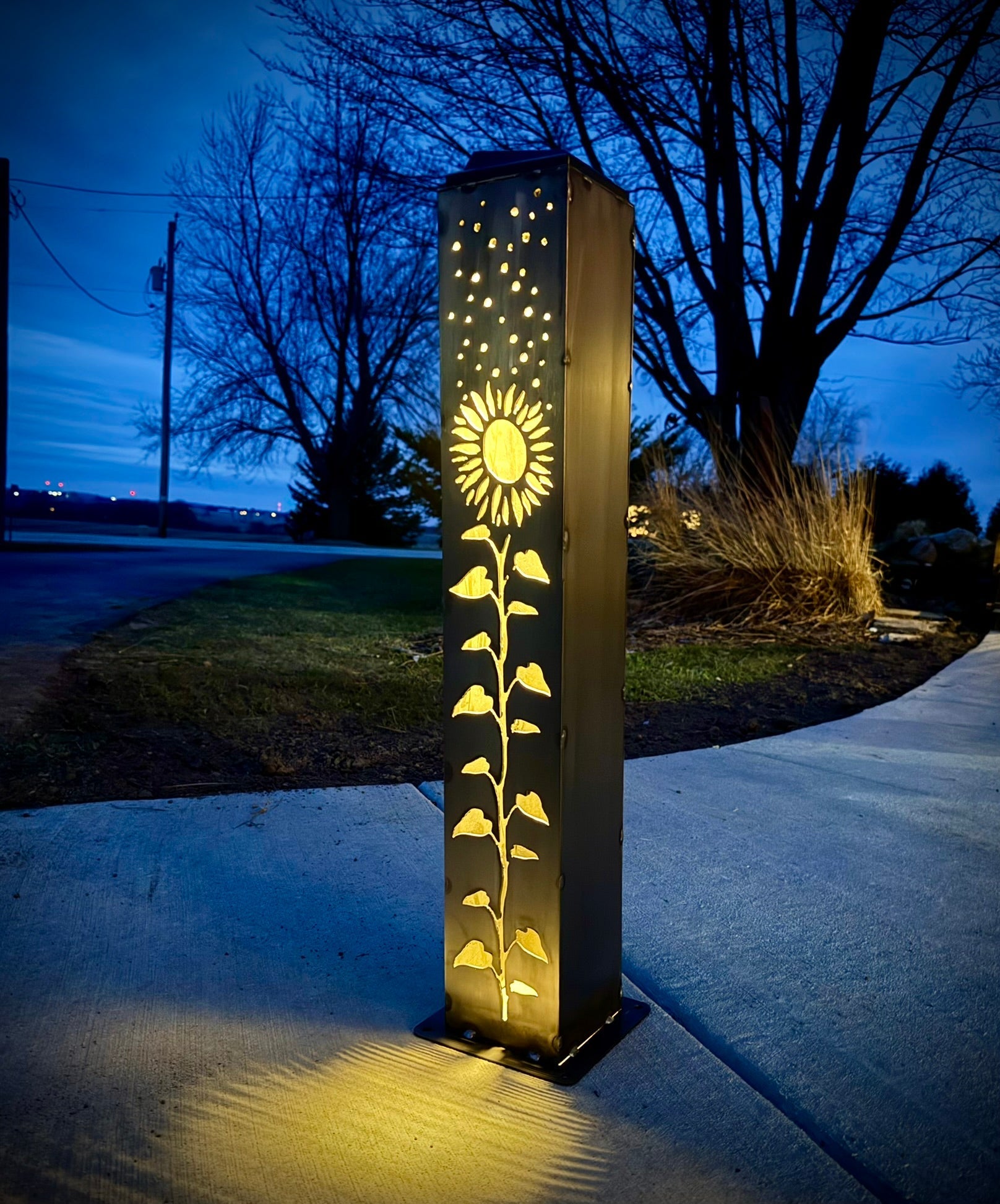 XL Square Sunflower Solar Pillar | Multiple Sizes